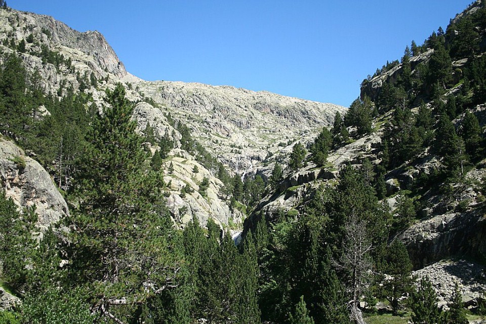 Bachimana (13) Se abre el Valle y se vislumbra a los lejos la Cascada del Fraile