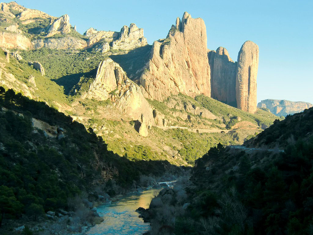 Riglos 001 Río Gallego a su paso bajo los Mallos de Riglos