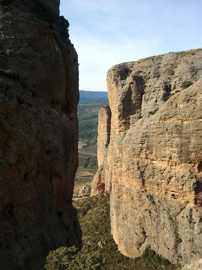 Riglos 6 Mirador. A izq. el Mallo Colorao y a dcha la visera A izq. el Mallo Colorao y a dcha la visera