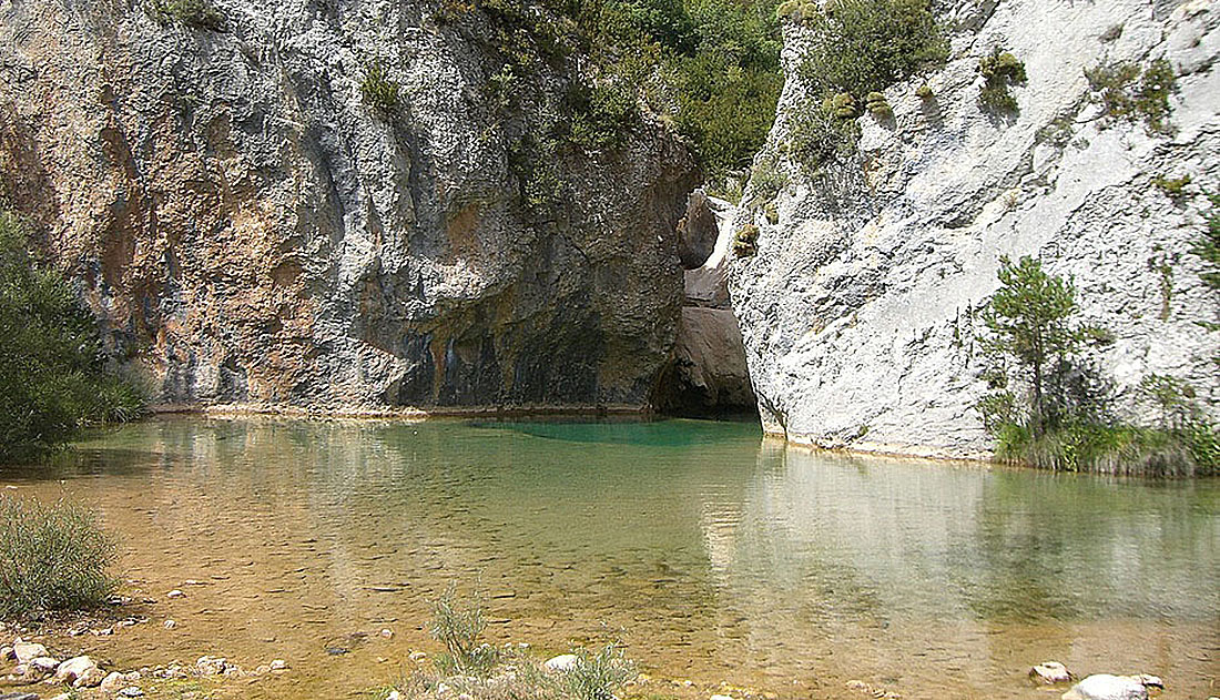 Cascada de Abellada sobre la badina Estañonero totalmente seca a finales de Agosto. Badina Estañonero