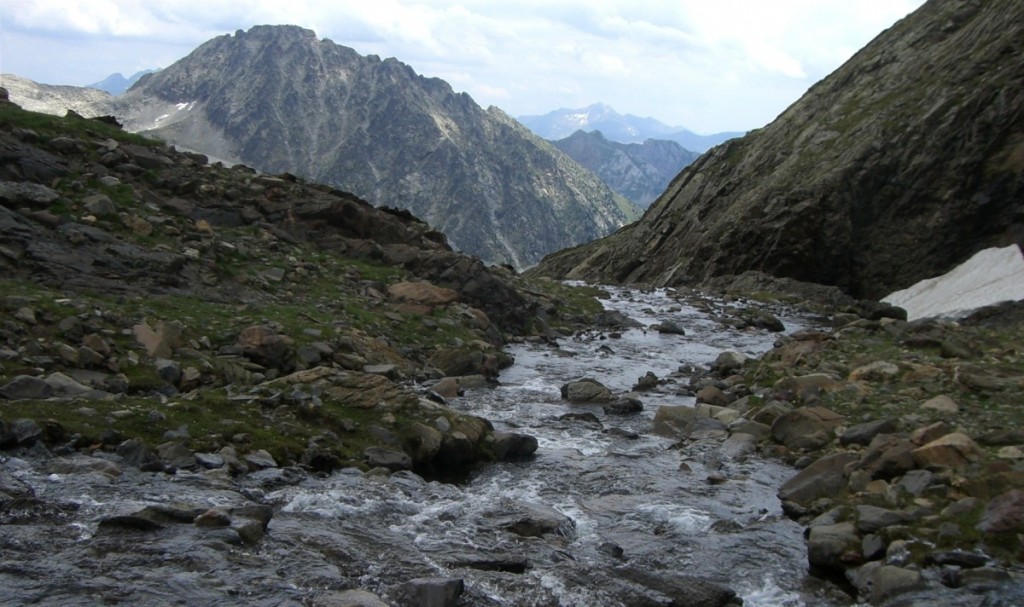 Torrente de Llardaneta a su salida del Ibón de Llardaneta. Llardaneta ascension (2)