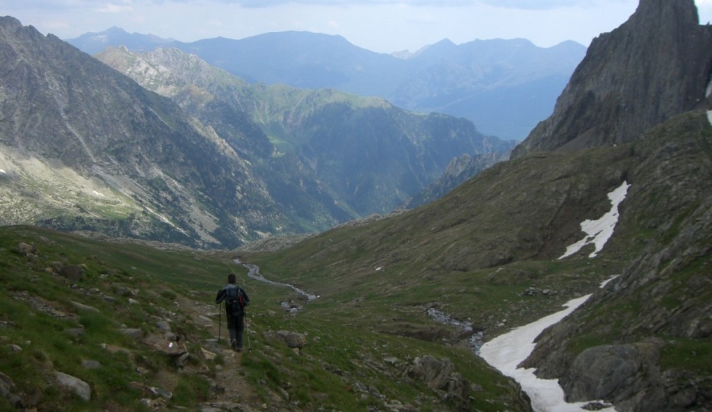 Descenso junto al Torrente de Llardaneta, con el Valle de Eriste al fondo. Llardaneta ascension (4)