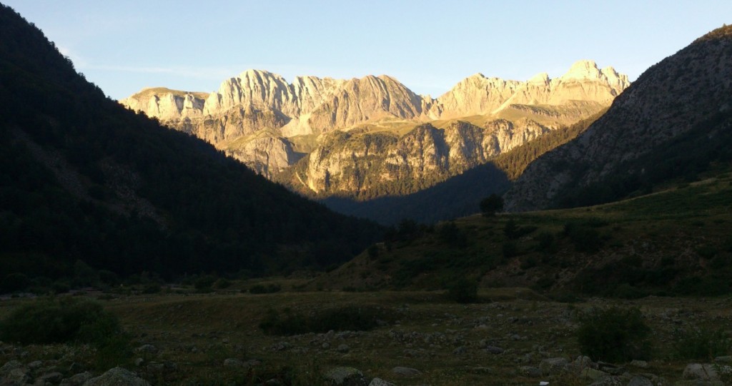 Guarrinza, con la Selva de Oza y la Sierra de Alano al Fondo Acherito 01