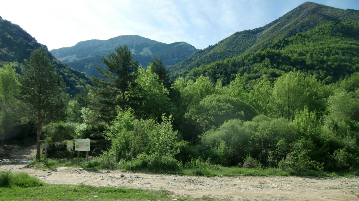 Punto de inicio de la ruta con el Tozal de Guara al fondo Estañonero (3)